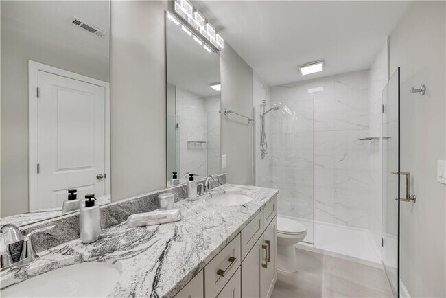 Building Photo - 2997 Whispering Hills Ct