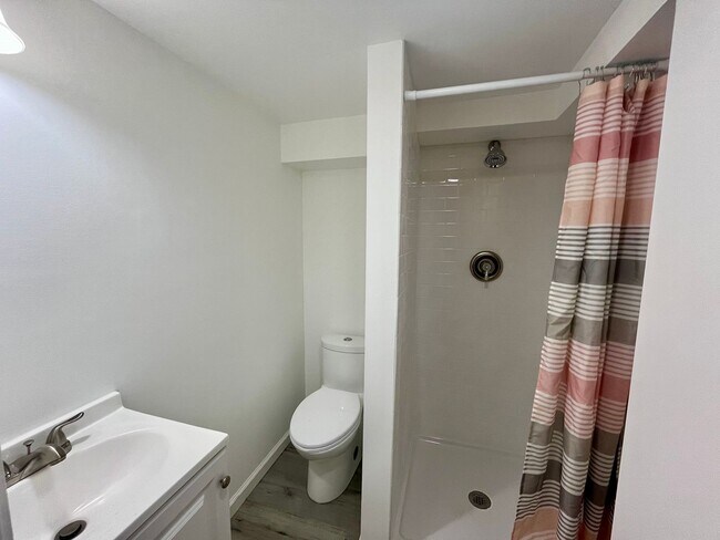 Building Photo - Updated 2 bedroom home in Alton