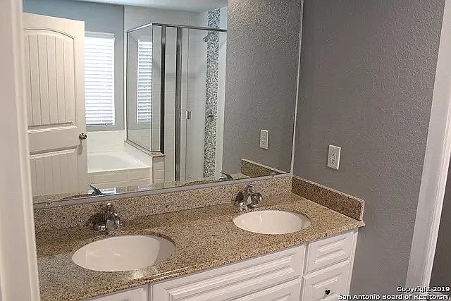 Building Photo - 10418 Legacy Hl
