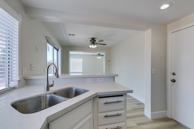 Building Photo - WHITNEY RANCH FRESHLY UPDATED 4 BEDROOM HOME WITH LARGE BACKYARD