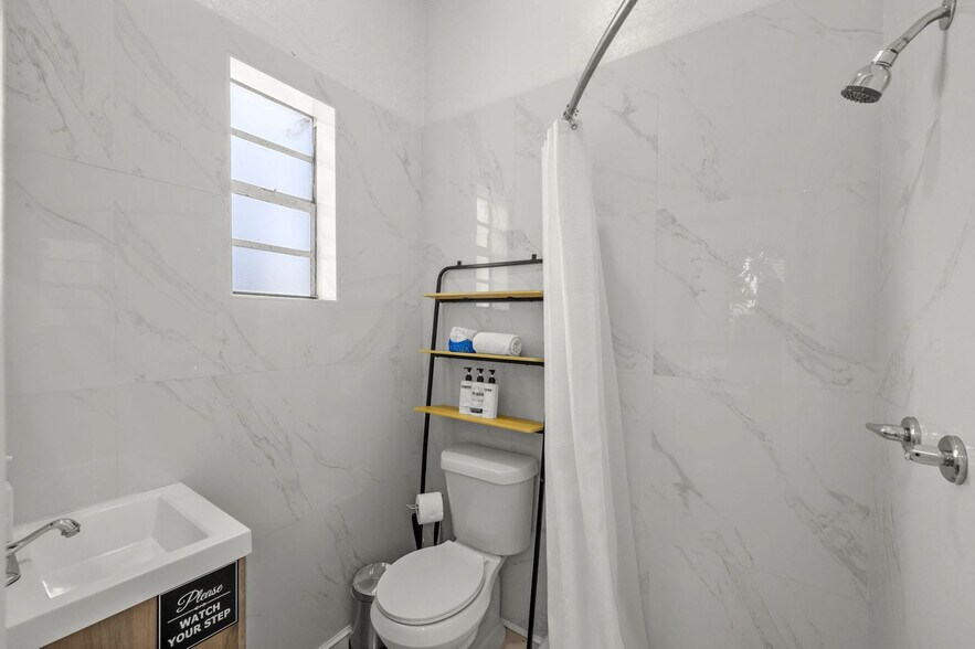 Building Photo - 1862 6th St