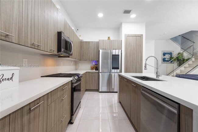 Building Photo - 4335 SW 174th Ave