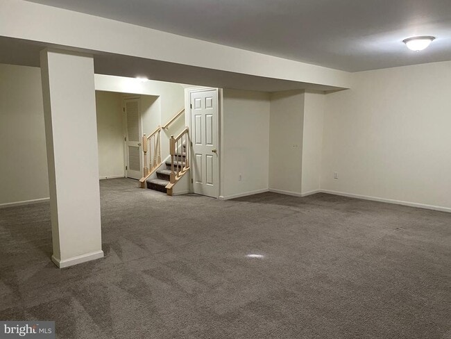 Building Photo - 30 Bridle Ct