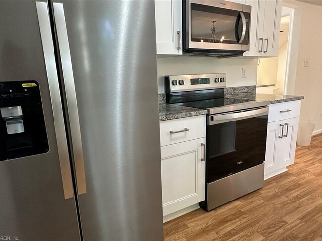 Building Photo - Beautiful 3 Bedroom 2.5 Bathroom Home in Lynnhaven