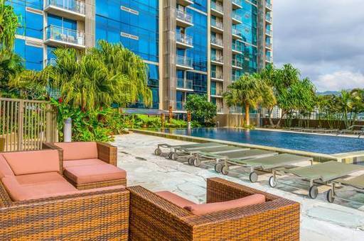 Building Photo - Downtown Luxury! Convenient Location!