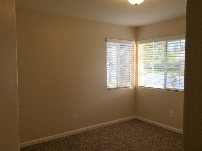 Building Photo - Beautiful 3 Bed 2 Bath in Riverlakes Community - Northwest Bakersfield- $2,350 Rent