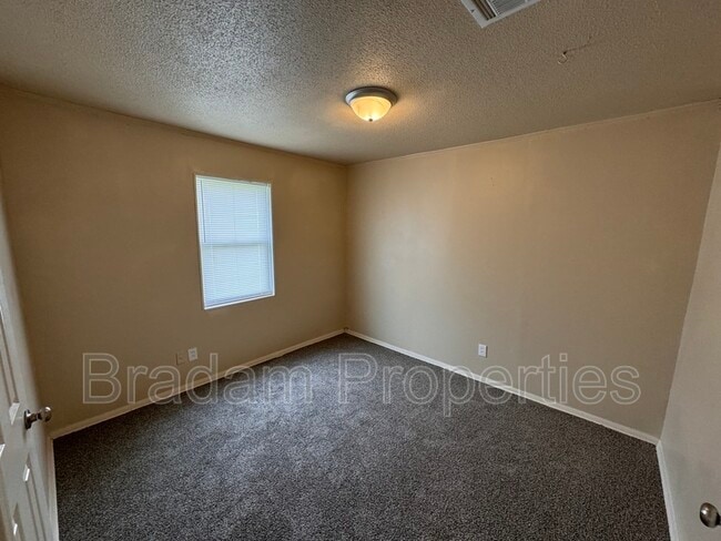 Building Photo - 503 N Beaumont St