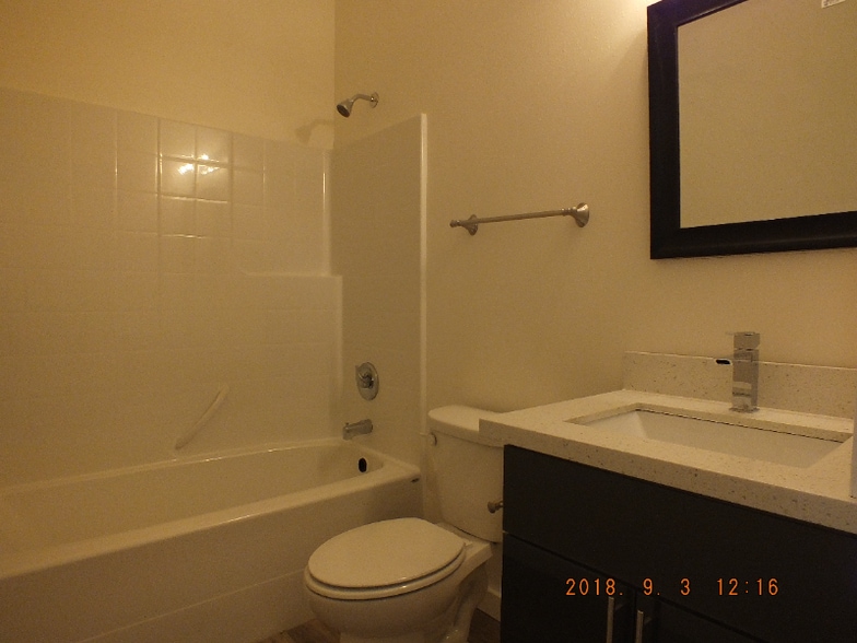 Building Photo - 12544 15th Ave NE