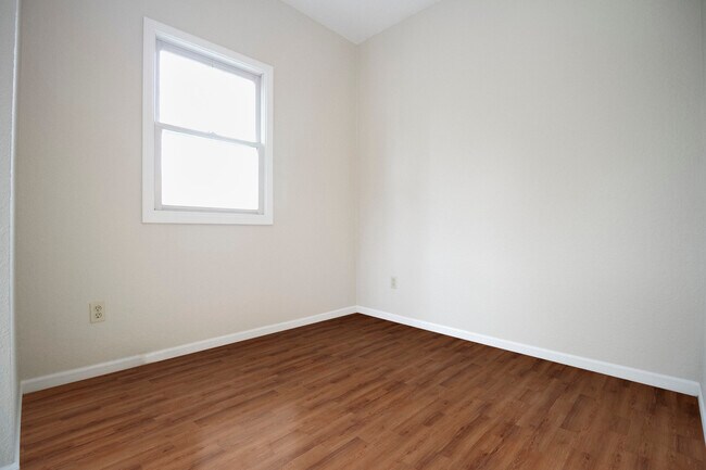 Building Photo - 6910 Brint Rd