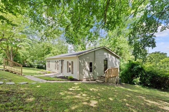 Building Photo - 2217 Cityview Ave