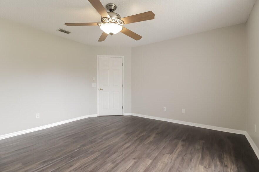 Building Photo - 618 Brooke Ct