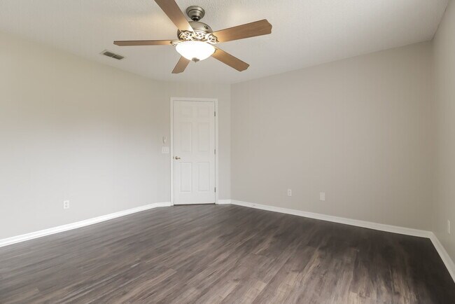 Building Photo - 618 Brooke Ct