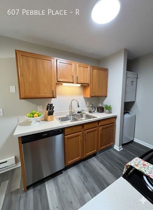Building Photo - 607 Pebble Pl Dr