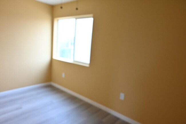 Building Photo - 10701 1/2 Doty Ave