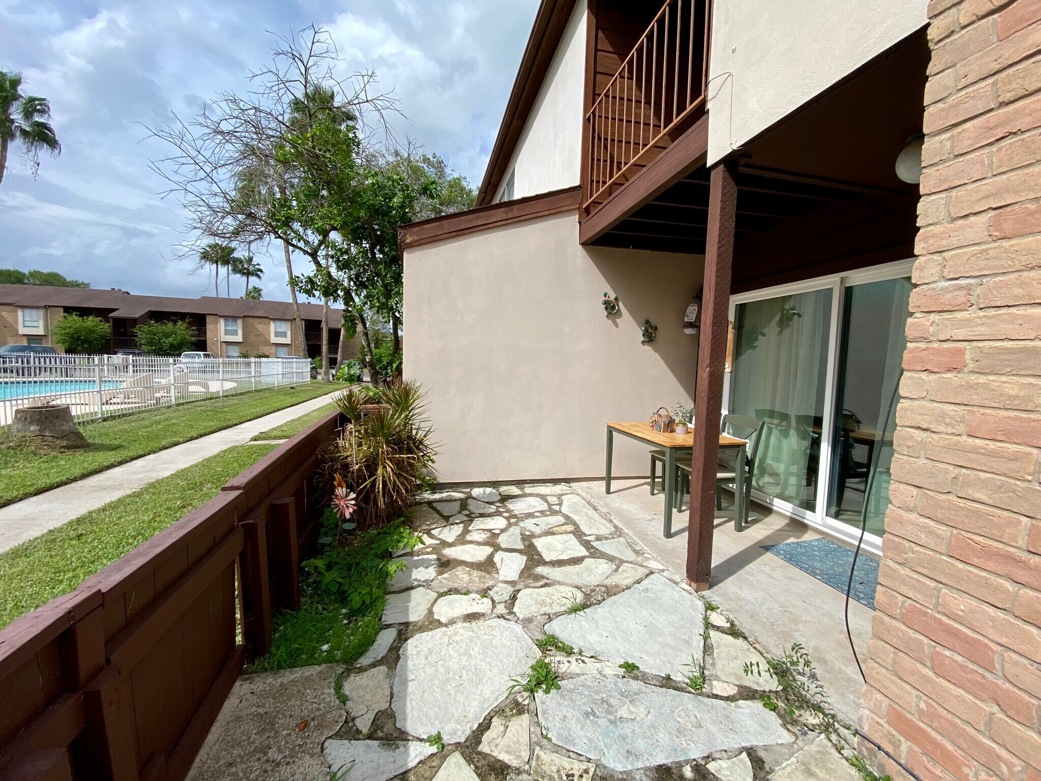 Private patio area - 4601 Carmen Ave