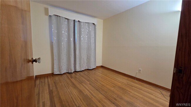 Building Photo - 419 Cherokee Dr