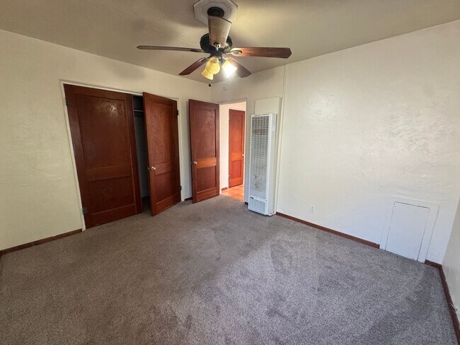 Building Photo - Bel-Air Neighborhood 2 Bed!