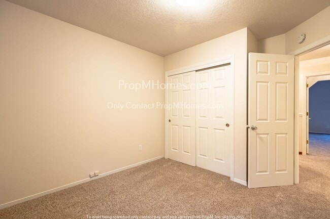 Building Photo - Three Bedroom Plus Bonus In West Linn - Sunset!