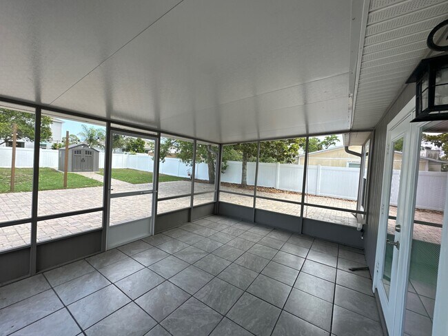 Building Photo - 2821 Nordman Ave