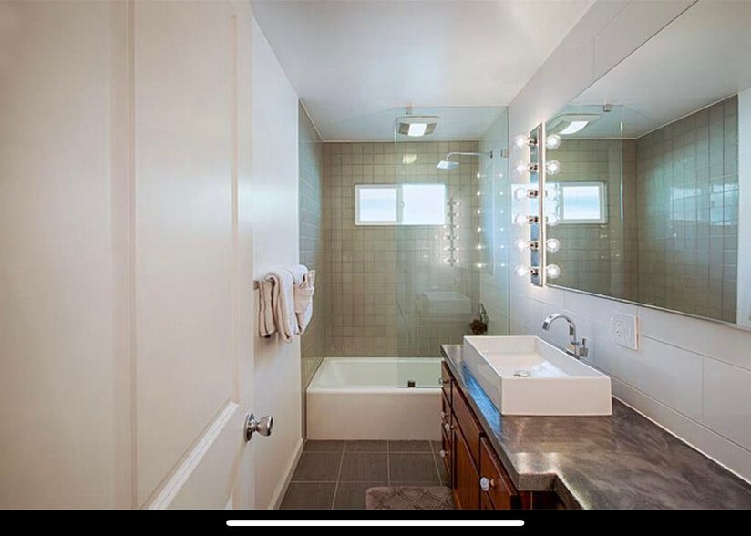 Bathroom - 406 English Ave