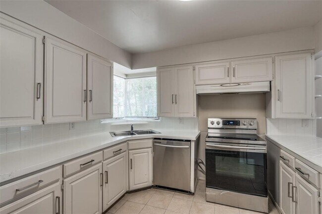 Building Photo - 6839 Walnut Hill Ln