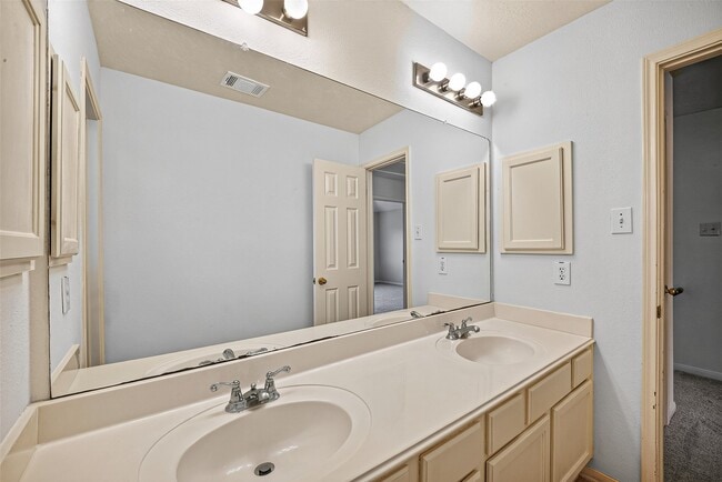 Building Photo - 2411 Charter Oaks Ct