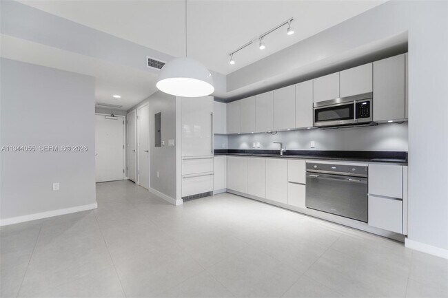 Building Photo - 1010 Brickell Ave