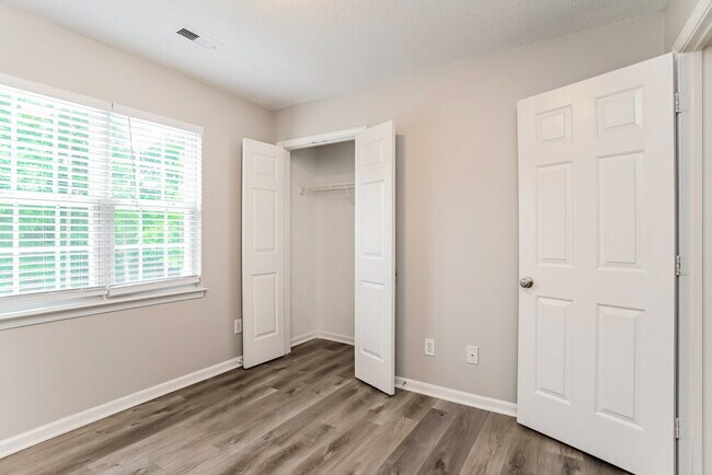 Building Photo - 4924 Rosena Dr