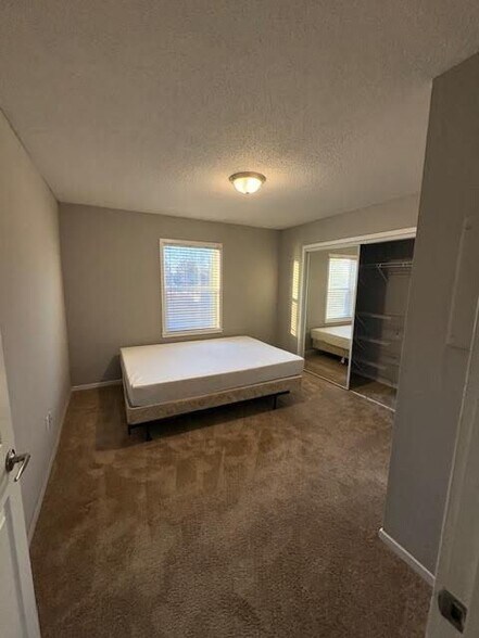 Building Photo - 301 E 12th St