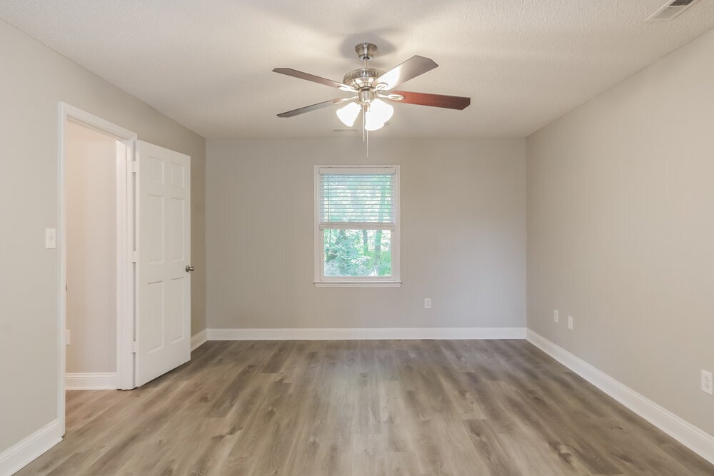 Building Photo - 524 Robin Dr