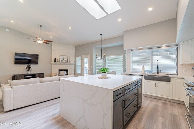 Building Photo - Beautiful full furnished home in desirable North Scottsdale