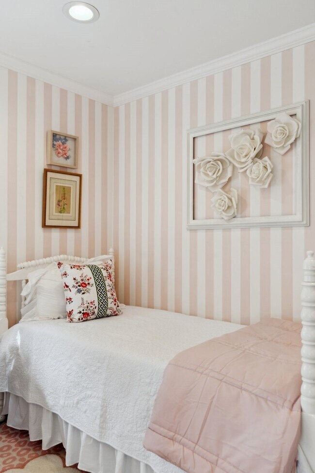 Building Photo - 6158 Burgoyne Rd