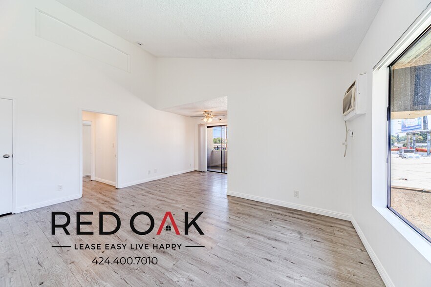 Building Photo - 8614 Woodley Ave