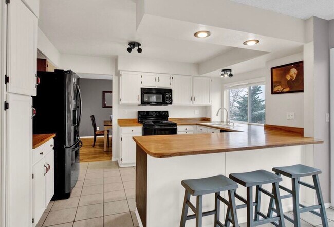 Building Photo - 7650 Conifer Dr