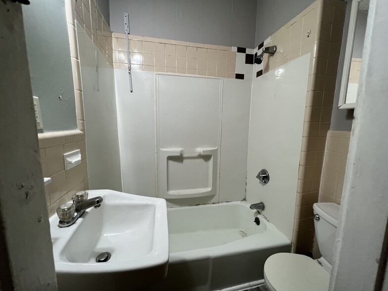 Building Photo - 341 Cambridge St