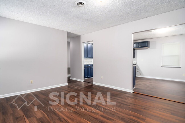 Building Photo - 515 8th Ave SW