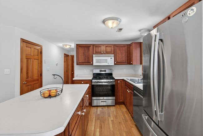 Building Photo - 23 Cady St