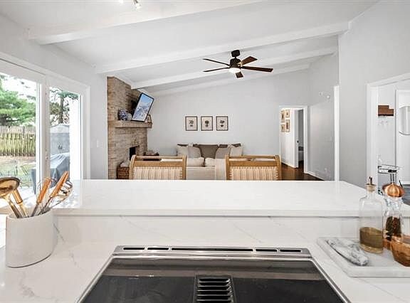 Building Photo - 9727 Canterbury St