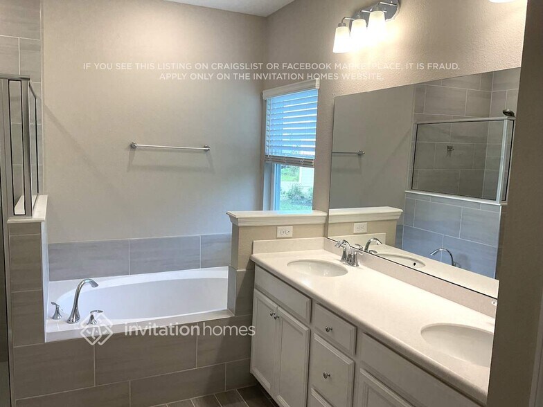 Building Photo - 9968 Lemon Grass Ln
