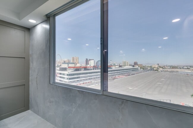 Building Photo - Elevated Penthouse Living with Private Terrace & Resort-Style Amenities * MOVE IN SPECIAL *