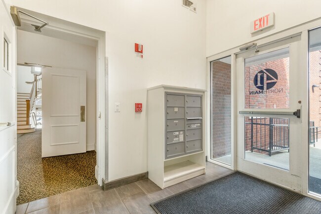 Building Photo - 41 N Main St