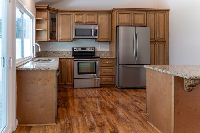 Building Photo - 5445 Sunvalley Ct