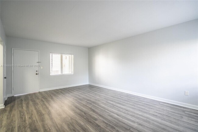 Building Photo - 460 NE 82nd Terrace