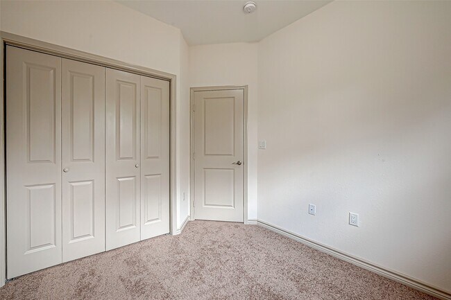 Building Photo - 5530 Hirondel St