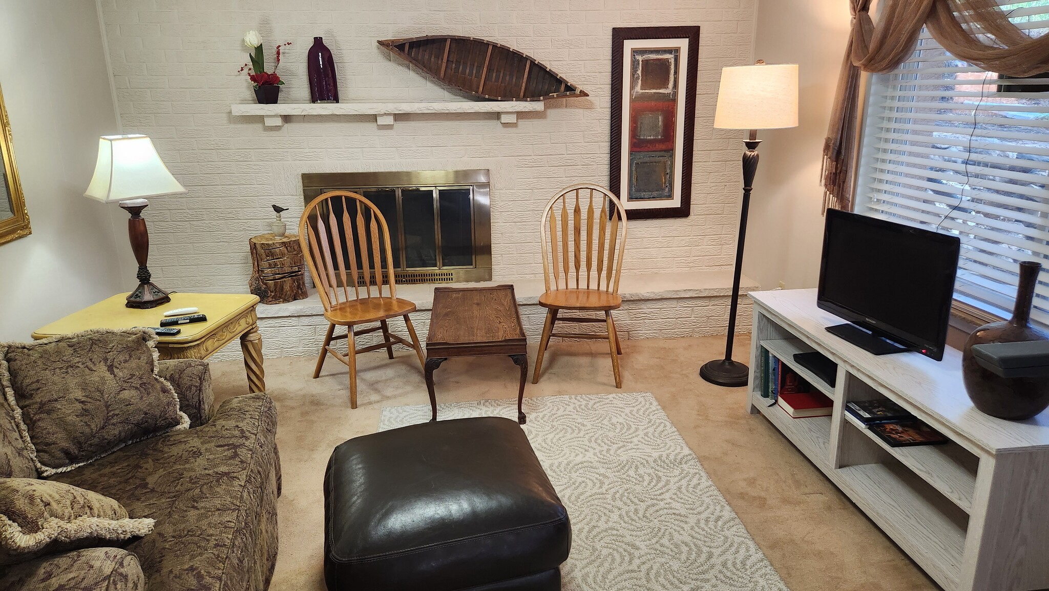 Front/Living room - 1405 Spring Valley Dr