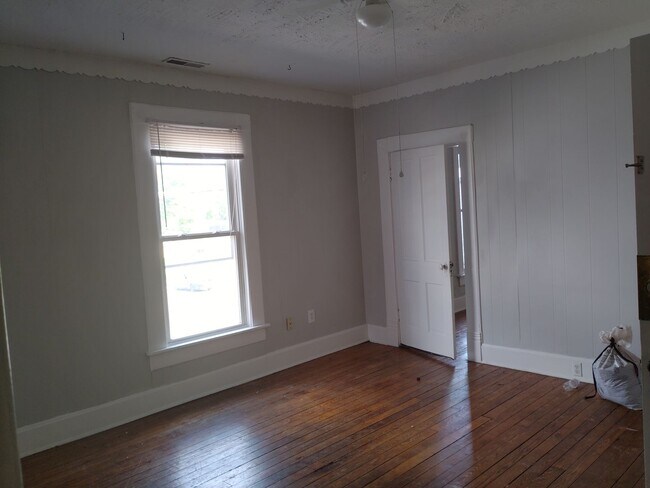 Building Photo - 76 E Innis Ave