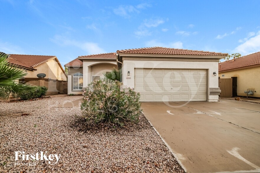 Primary Photo - 1809 E Oakland St