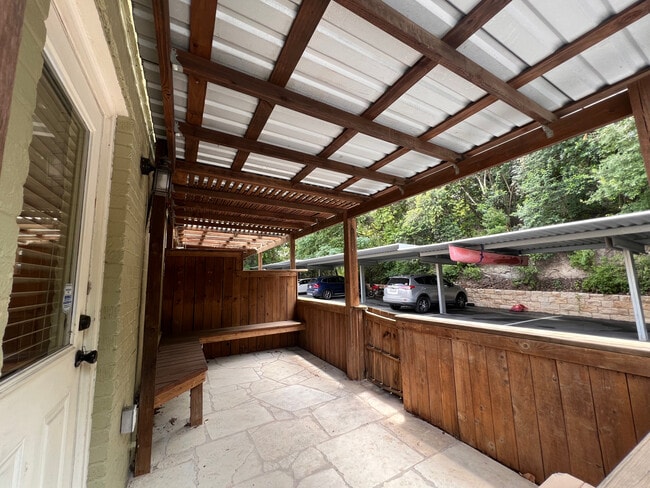 Building Photo - 1500 East Side Dr