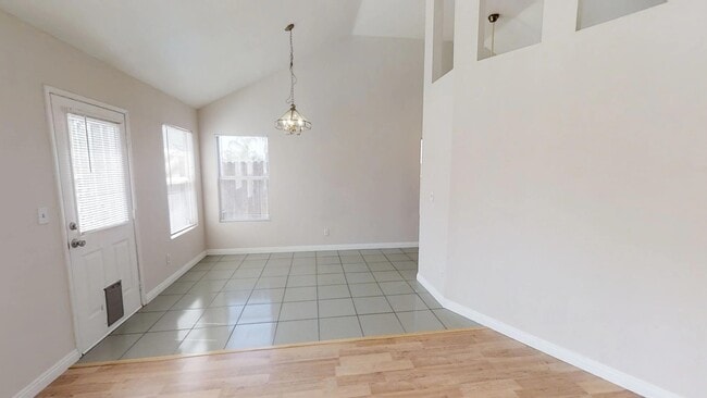 Building Photo - Single-story 3/2 Home Located in Highland,...