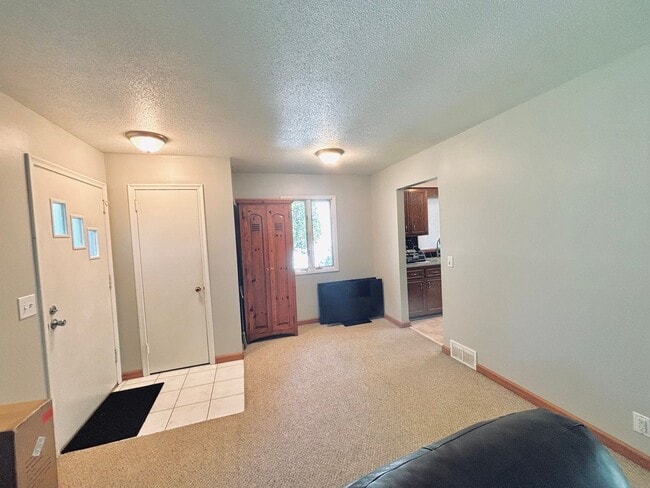 Building Photo - COME CHECK-OUT ALL THE UPDATES!  Great crystal home with huge fenced in backyard! Awesome home fo...